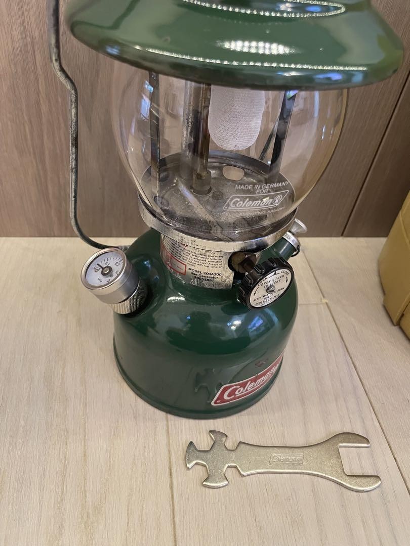 Coleman 200A Lantern with Green Clamshell Case & Super