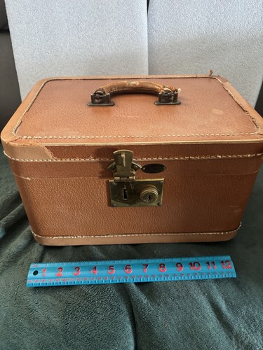 Vintage Maximillian New York N.Y. Leather Hyde Brown Makeup Case/Train Case USA