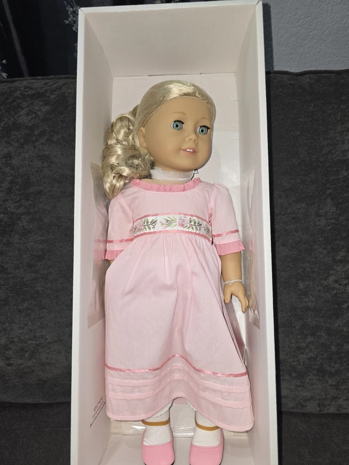 RETIRED AMERICAN GIRL DOLL CAROLINE ABBOUT W/BOOK NEVER REMOVED FROM BOX - Image 3 of 4