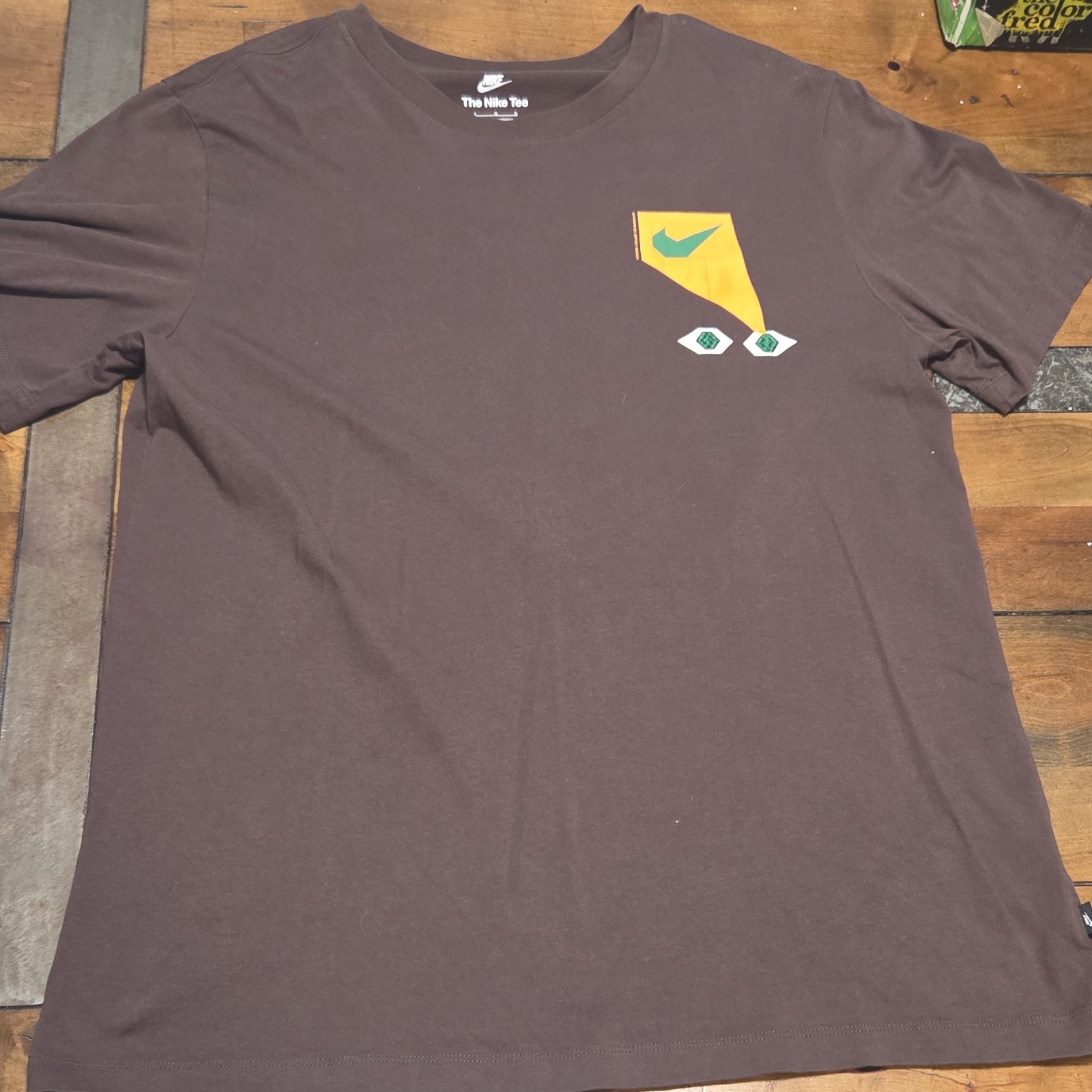Nike Sportswear Jeffrey Sincich Sole Seeking Brown Graphic Tee Large FJ1097-237 image 2