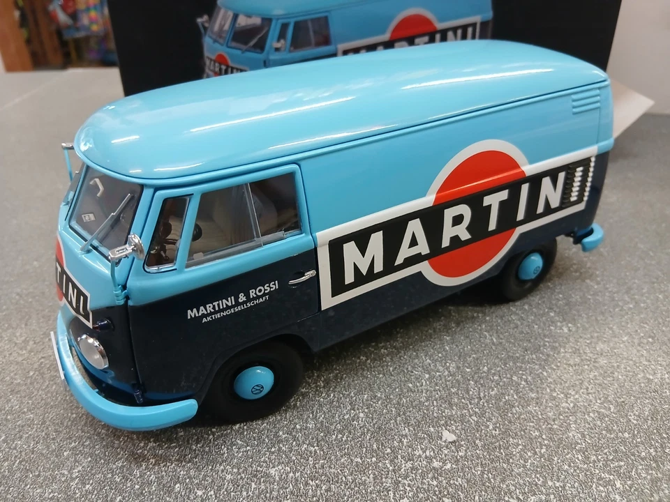 Schuco 450028500 VW T1b trasporto "Martini" 1/18 - Immagine 2 di 4
