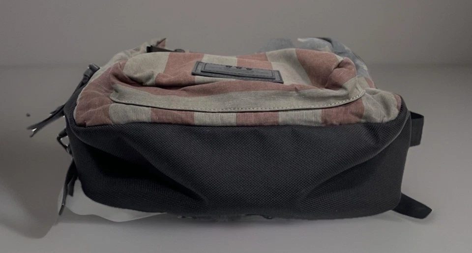 Mochila John Varvatos ⭐️ EE. UU. Para hombres Tamaño Mediano Bandera Americana Envejecida de Fábrica Foto 2 de 4