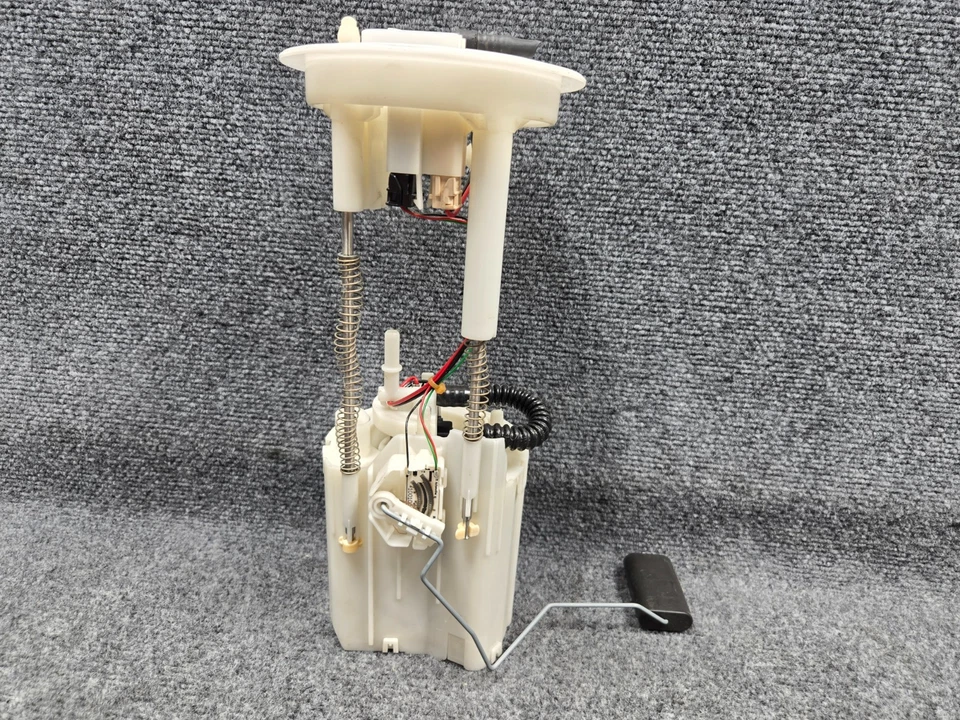 AUDI Q3 QUATTRO 2015-2018 2,0 L LADO DERECHO GASOLINA BOMBA OEM Foto 3 de 4