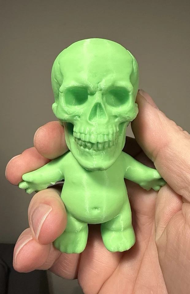 Figura de monstruo con cabeza de calavera impresa en 3D - 4 pulgadas de alto - juguete de arte de terror Foto 2 de 4