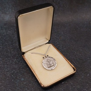 1964-65 NY World's Fair Sterling Silver Pieta Medal Necklace Catamore Vatican