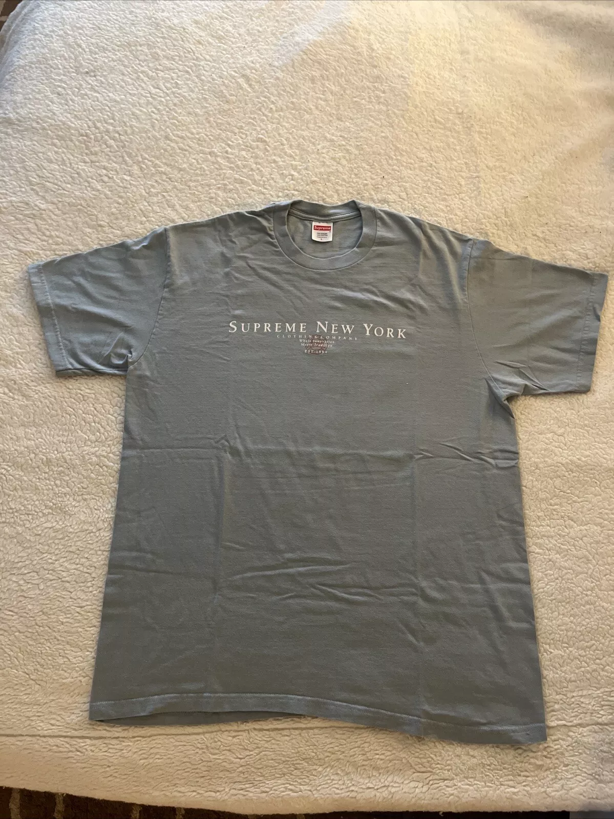 Tee Supreme Tradition « bleu poussiéreux » taille grande MARQUE NEUF AVEC ÉTIQUETTES