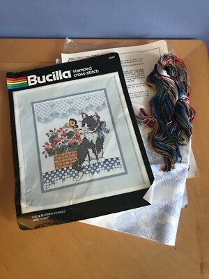 Bucilla Nadelspitze gestempelt Kreuzstich Kit-Katze und Blumenkorb-11x14''