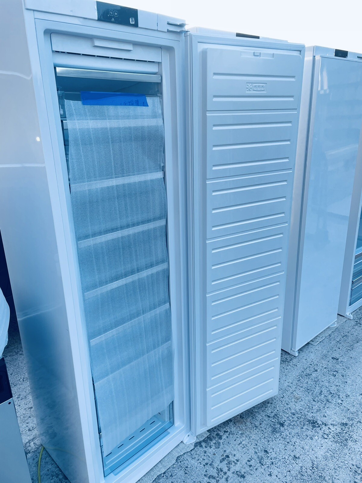 KENWOOD KITF54W20 Integrated Tall Freezer Sliding Hinge Frost Free . eBay