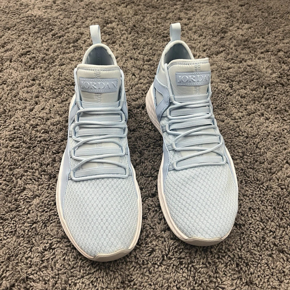 Tênis Jordan Formula 23 azul gelo cinza lobo 881465-406 masculino tamanho 12 Tarheels - Imagem 3 de 4