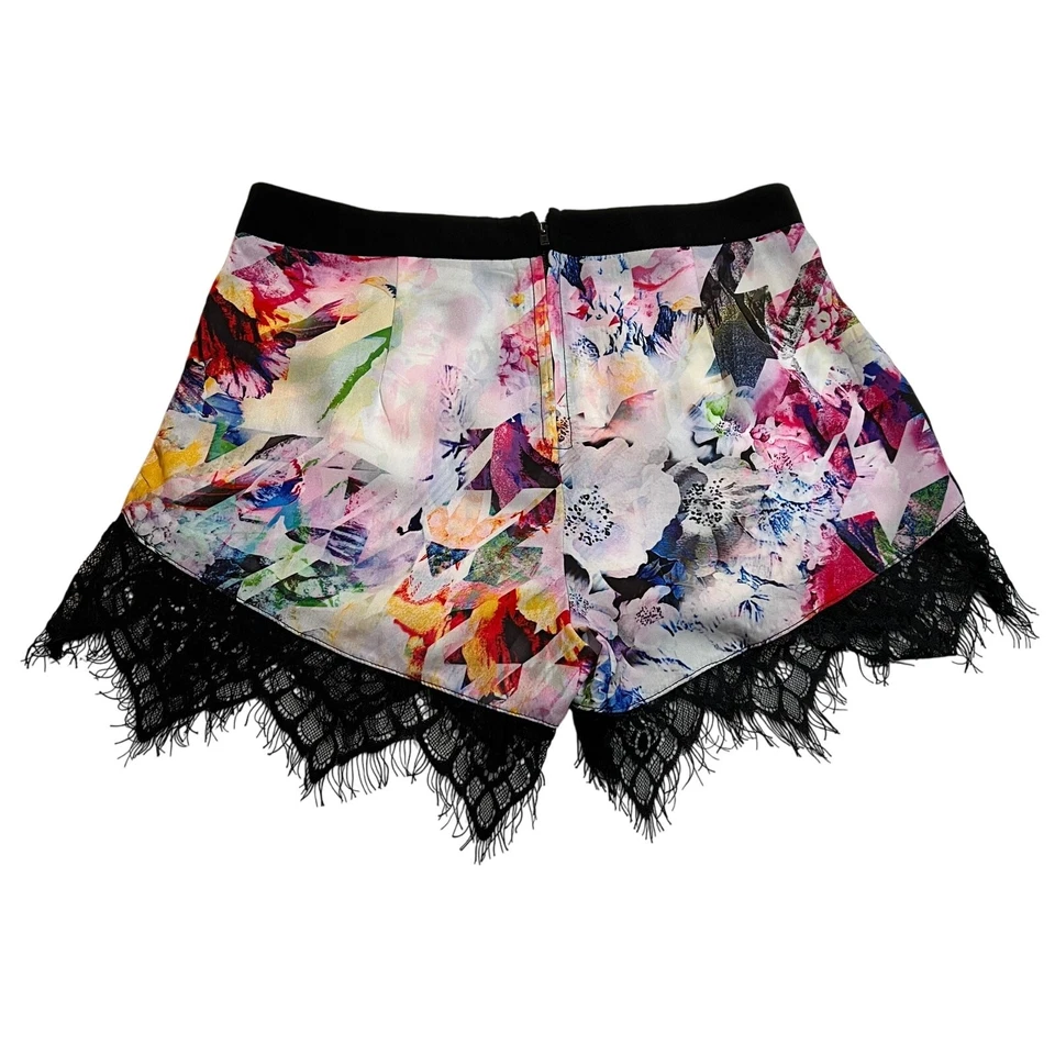 Pantalones Cortos Romeo & Juliet Couture Tiro Medio Floral Geométrico Encaje Talla Pequeña Foto 2 de 4