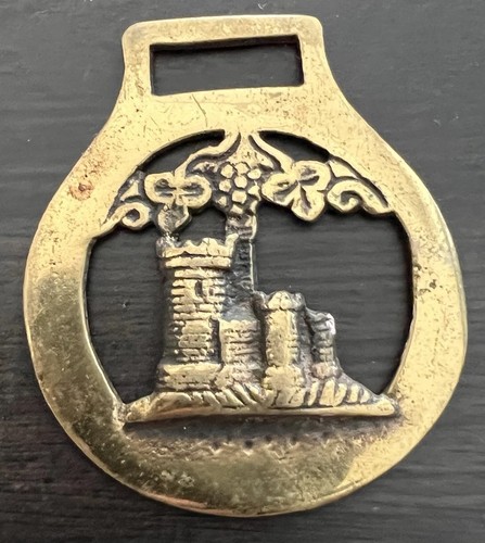 Vintage Horse Brass The Tower Of Refuge Castle Martingale Medallion B-3 - Bild 1 von 8