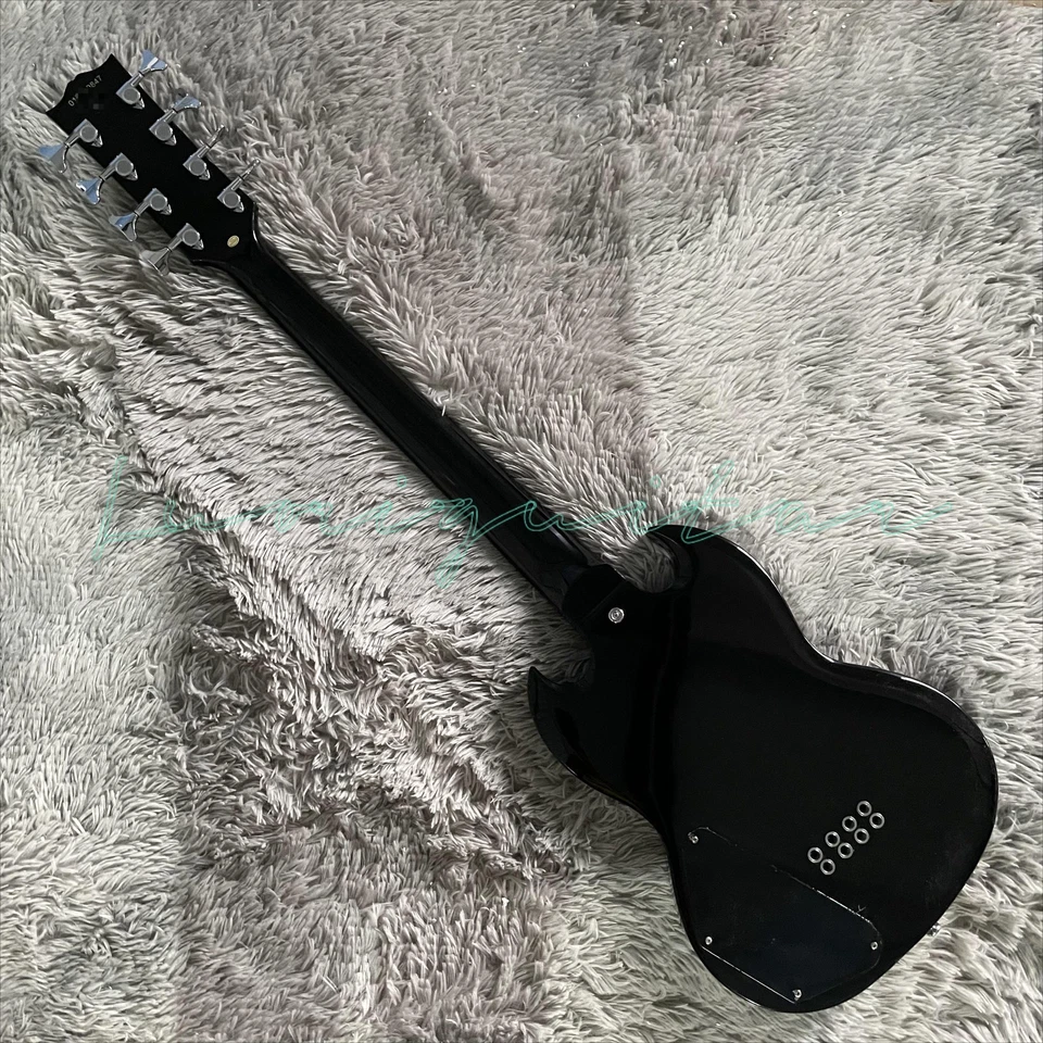 Bajo eléctrico negro SG 8 cuerdas herrajes cromados cuerpo y cuello de caoba Foto 4 de 4