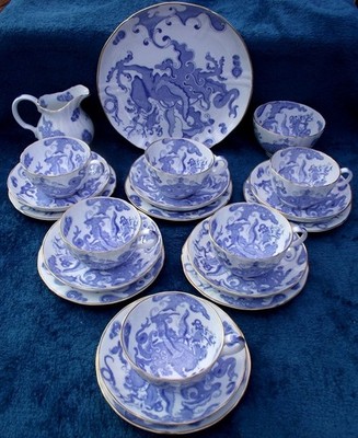 Royal Worcester Blue Dragon 21 teiliges Teeservice