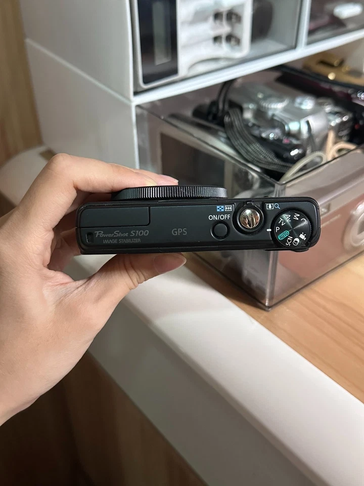 Nokia 8250 Collectible Item - Vintage 2001 Mobile with Iconic Blue Backlight - Image 3 of 4