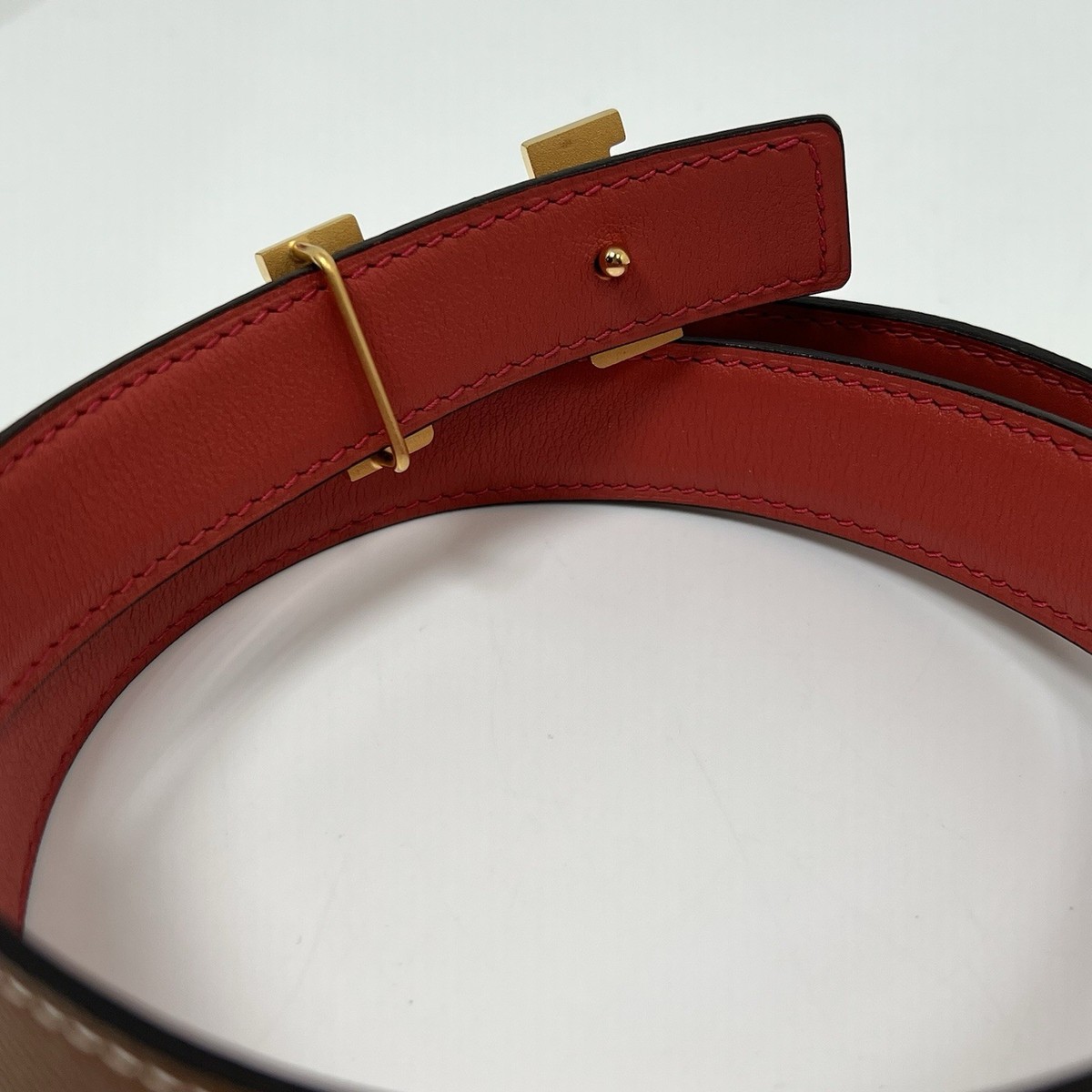 Mini Constance Hermes belt with gold hardware in Rouge/Gold calfskin leather Hermes Swift Epsom 24mm Mini Constance H Belt 75 30 Black  main image 2