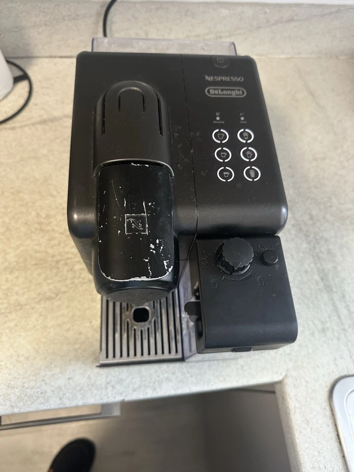 DeLonghi Lattissima Touch EN 550.BM Nespresso Coffee Pod Machine - Black, photo 2 of 2