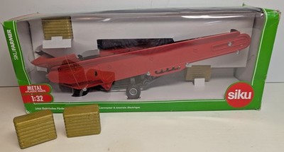1:32 Scale SIKU #2466 Metal Powered Conveyor
