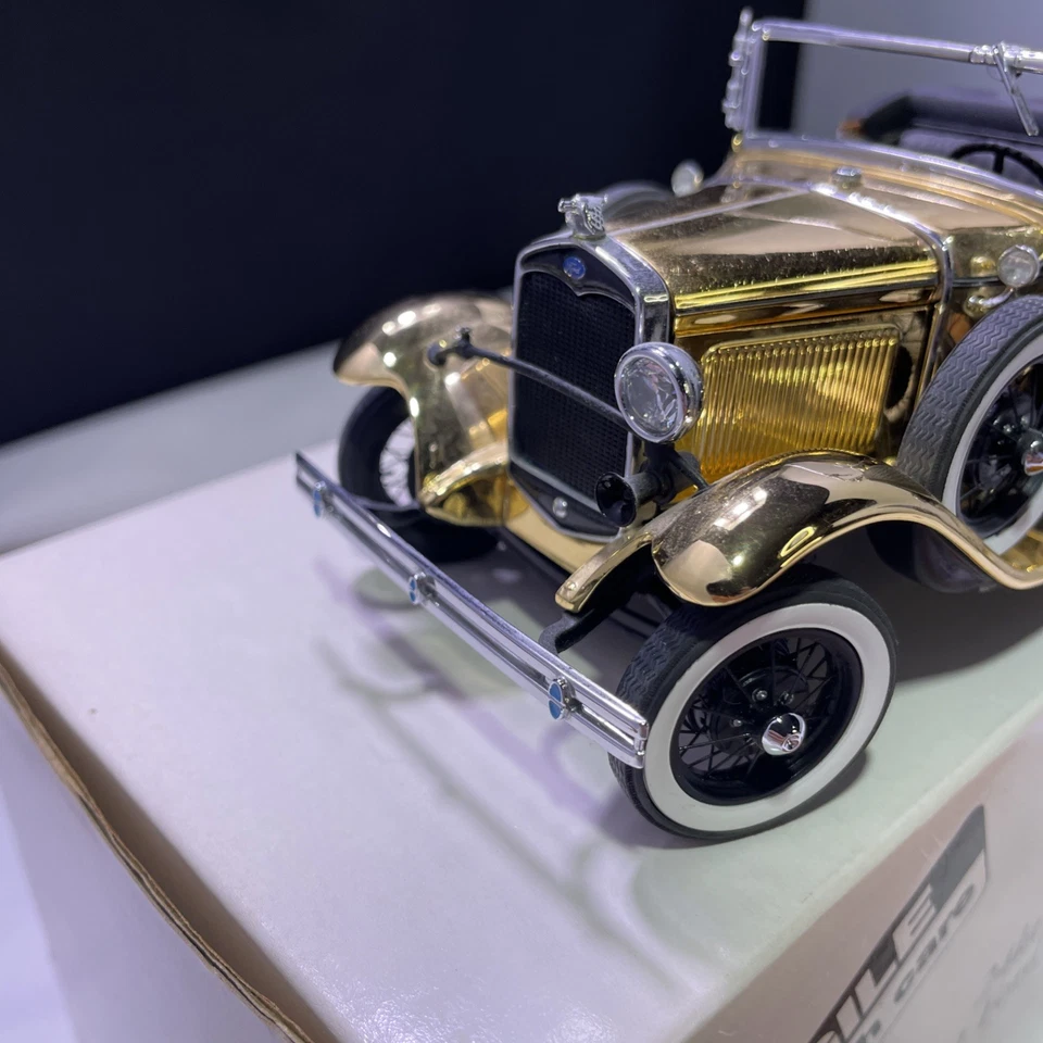 Danbury Mint 24KT Gold 1931 Ford Model A 1:24 Scale w/Box And Base Label - Image 4 of 4