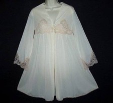 VTG QUALITIY CREAMY IVORY CREPE ECRU LACE BELL SLEEVE FORMFIT ROGERS ROBE S