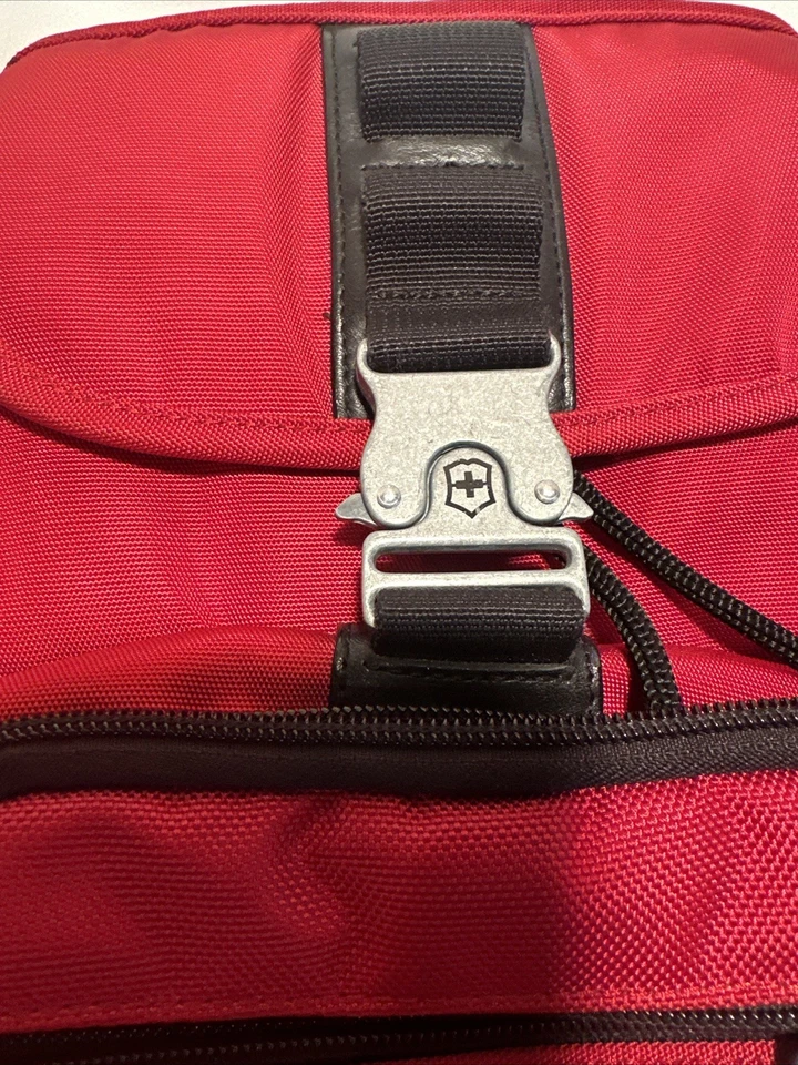 Mochila vermelha Victorinox compre agora - Imagem 4 de 4