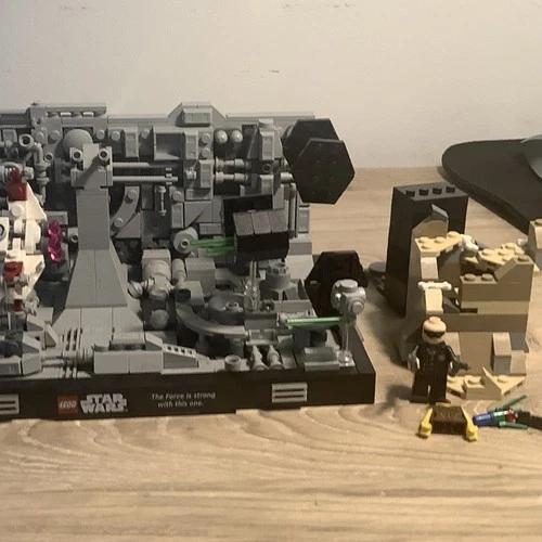LEGO Star Wars Death Star Trench Run Diorama 75329 Display Set 807pcs w/extra