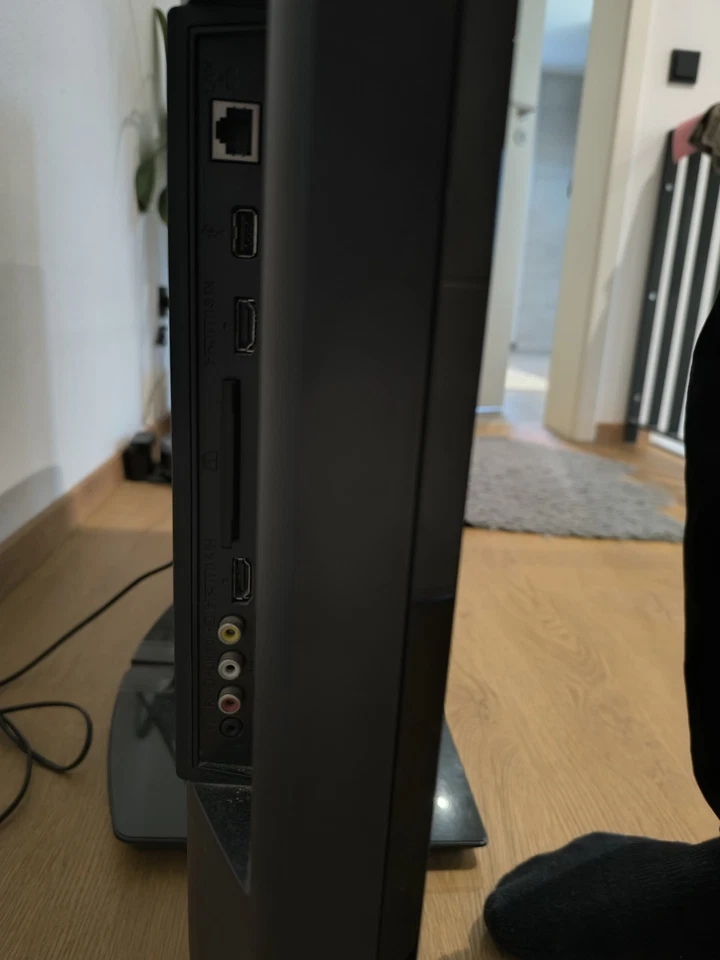 Fernseher Sony, schwarz, Modell: KDL-37W5740, 37 Zoll - Bild 2 von 4