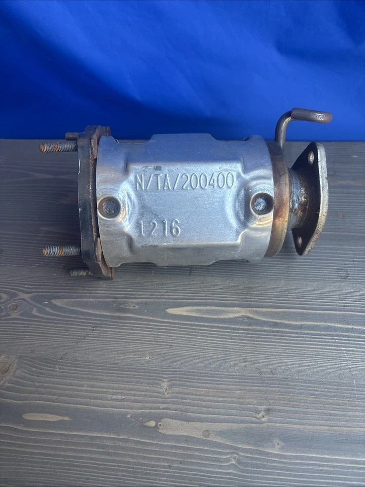 Walker Ultra EPA 16220 Direct Fit Catalytic Converter For Mazda Protege (W3305) - Image 3 of 4