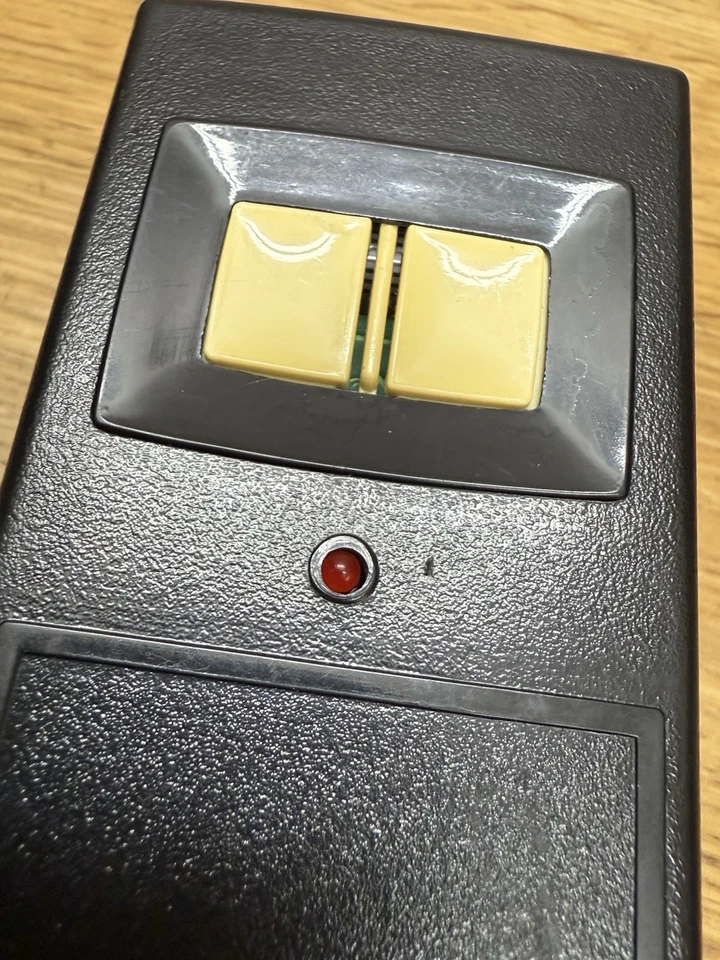 Linear Delta-2 ButtonGarage Door Opener Remote DT2A - Working - Image 2 of 4