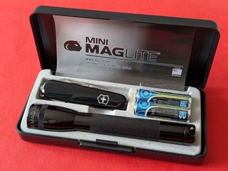 Schweizer Taschenmesser Victorinox Officier Suisse Maglite U.S.A. in OVP !!!