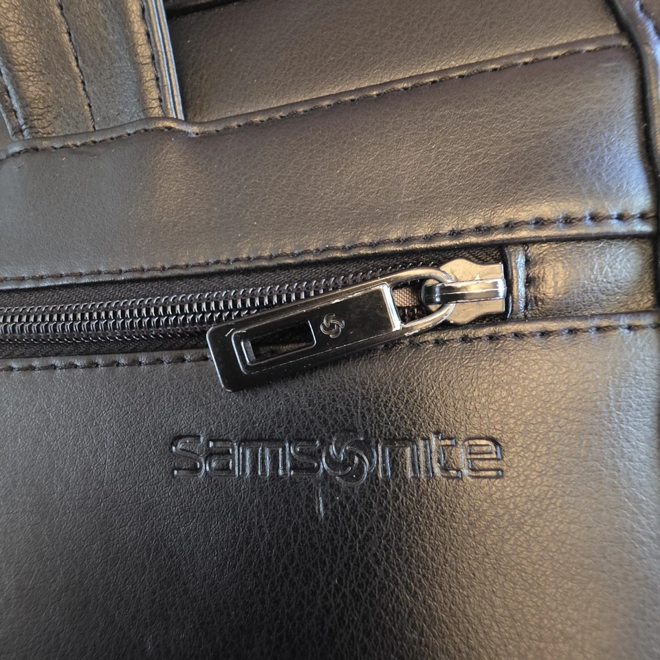 Estuche de Transporte Extensible de Cuero Samsonite 43118-1041 8 Cremalleras, 4 Compartimentos Foto 2 de 4