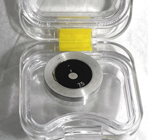 75 µ Pinhole Aperture on 1" Ø mount Edmund? - Picture 2 of 2