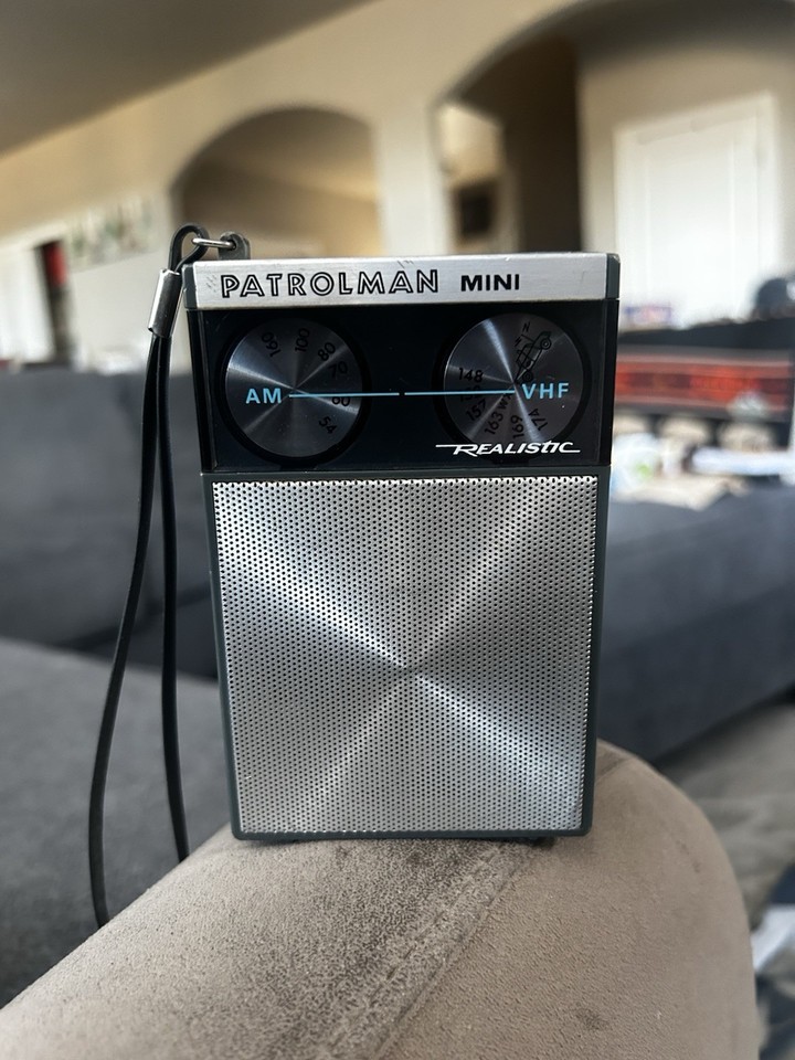 Vintage Realistic Patrolman Mini Transistor Radio AM VHF Police Band Tested Work