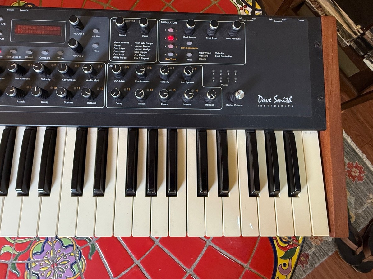 Sequential / Dave Smith Instruments Prophet 08 PE 61-Key 8-Voice
