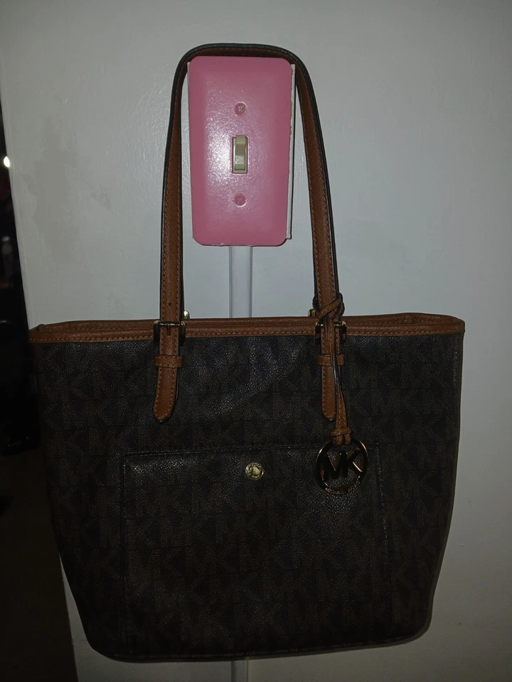 Bolso de hombro Michael Kors Jet Set con monograma mediano AP-1607 Foto 2 de 4