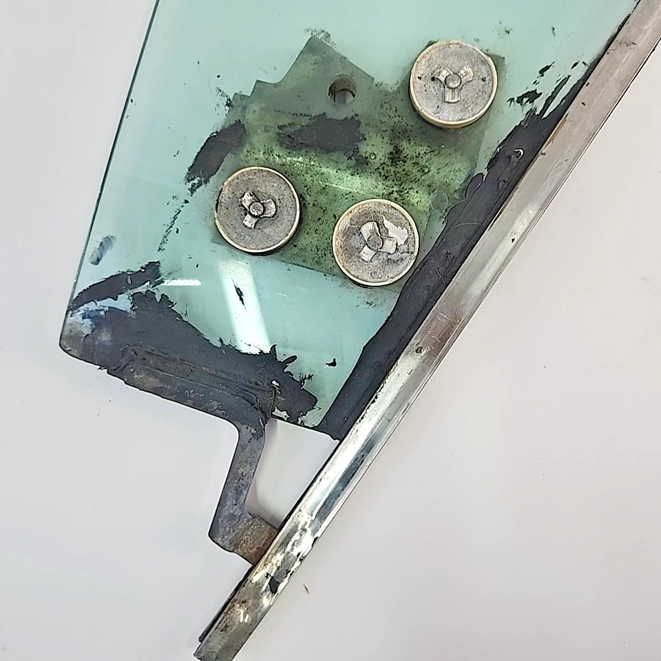 Lincoln Continental 1975-1979 ventana de ventilación vidrio con guía de oruga delantera izquierda OEM usado Foto 4 de 4