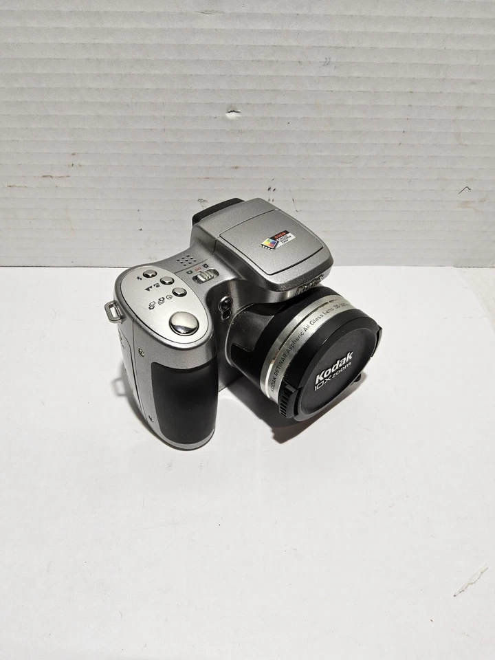 Used Untested KODAK EASYSHARE Z740 Digital Camera 5.0MP 10x Zoom with Case - Image 2 of 4