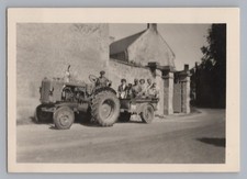 Traktor Renault R3045 ? - Bernières-sur-Mer Frankreich 1963 - Altes Foto