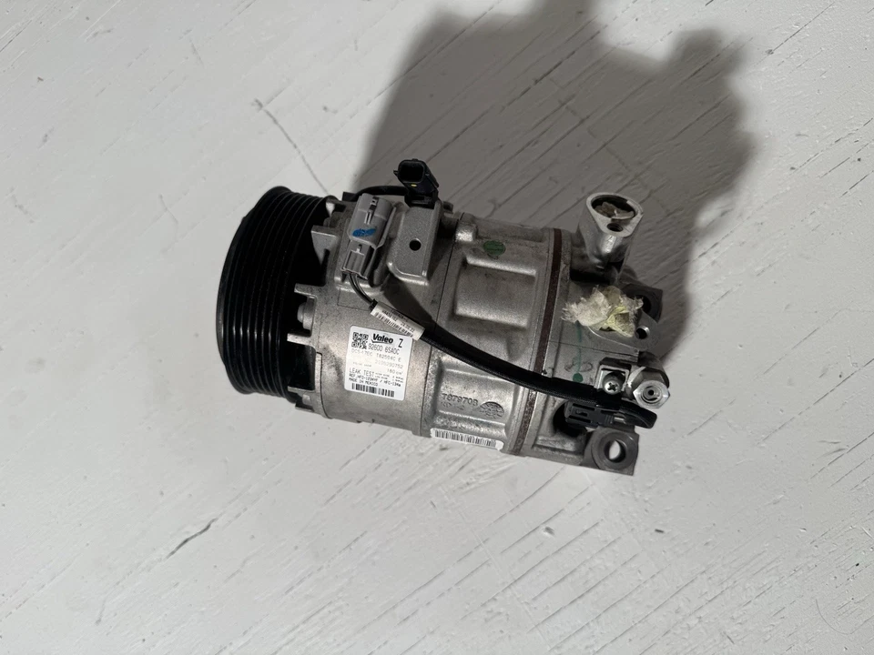 Compresor de aire acondicionado OEM - Infiniti QX60 2022-2024 - Valeo 92600 6SA0C Foto 3 de 4