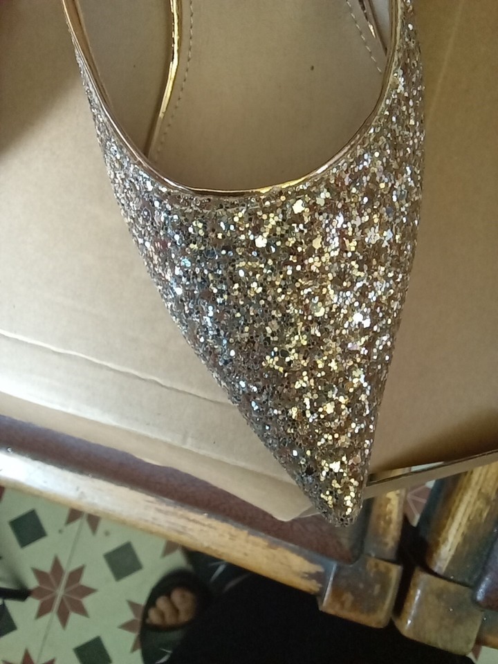 STUNNING FLATTERING SPARKLY GOLD WIDE FITTING SHOES SIZE 7 eBay