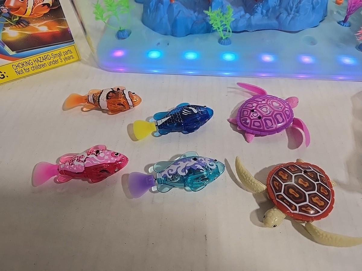 ru-ruru Zuru Robo Alive Light Up Aquarium Set 17 Piece Water