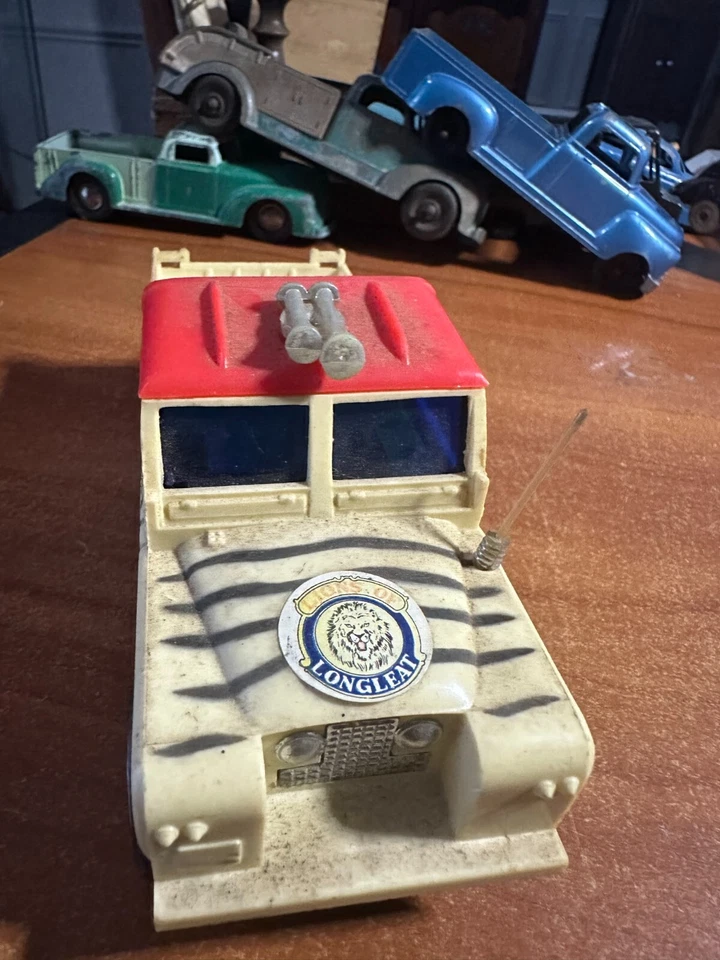 Corgi Land Rover  Lions Of Longleat Vintage Toy Truck Model Collectible plastic - Image 2 of 4