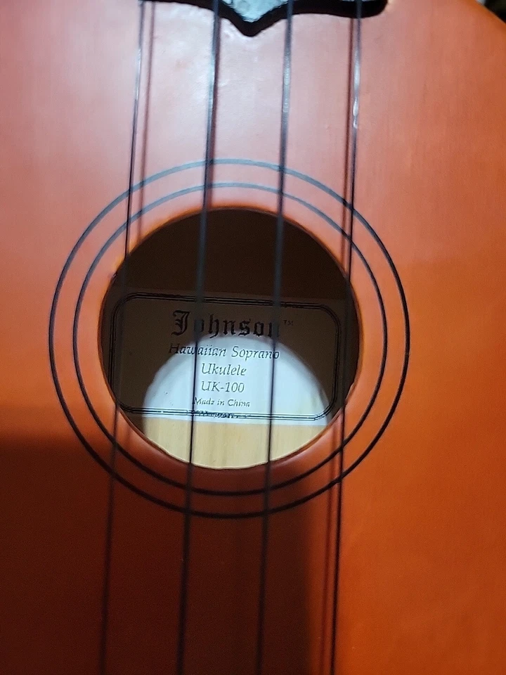 Johnson Traditional Soprano Ukulele UK-100 With Case - Image 4 of 4