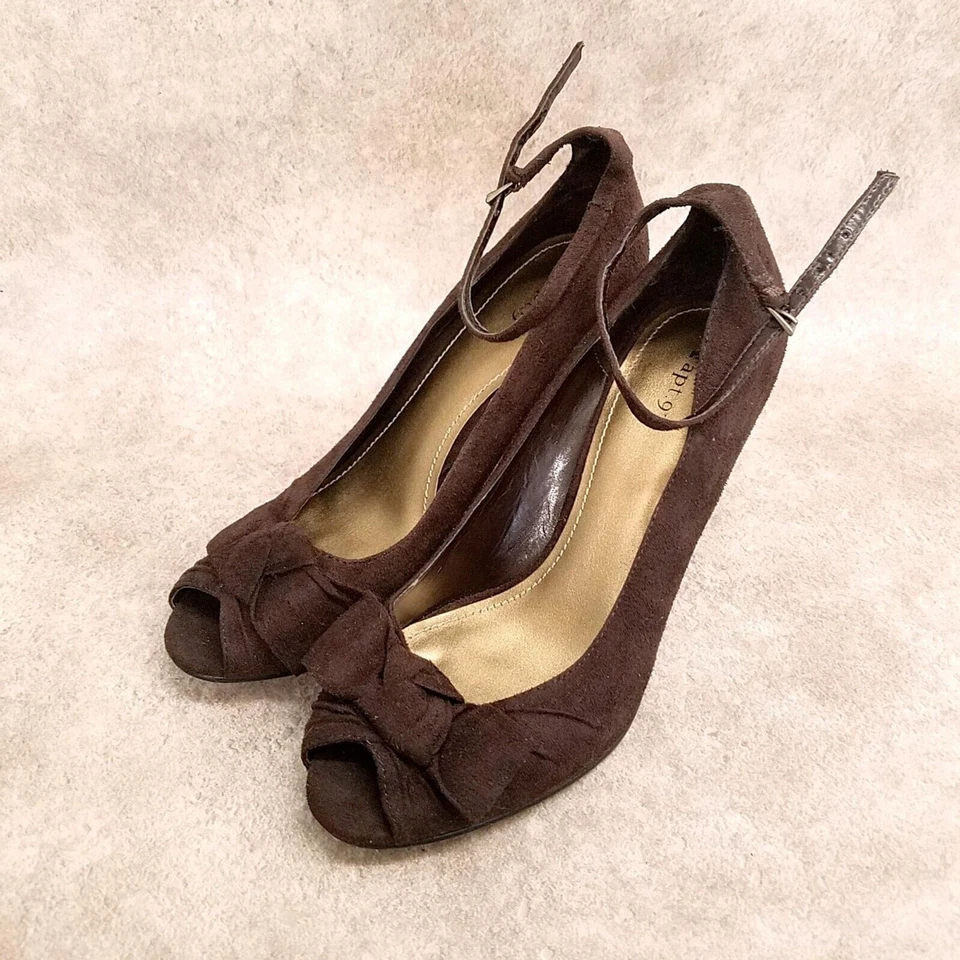 Apt. 9 Женщин живой размер 8 коричневый поскользнуться на Peep носок лодыжки ремень каблуки насосы - Изображение 3 из 4