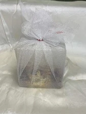 Mariella Burani 9.5 oz Candle (new with bag)