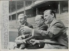 1966 Press Photo New Yankees Baseball GM Lee MacPhail with Mike Burke/Ralph Houk