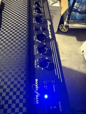 Ampeg Rocket Bass RB-210 500W Solid State 2x Speaker 2-Ch Bass Combo 4Ω