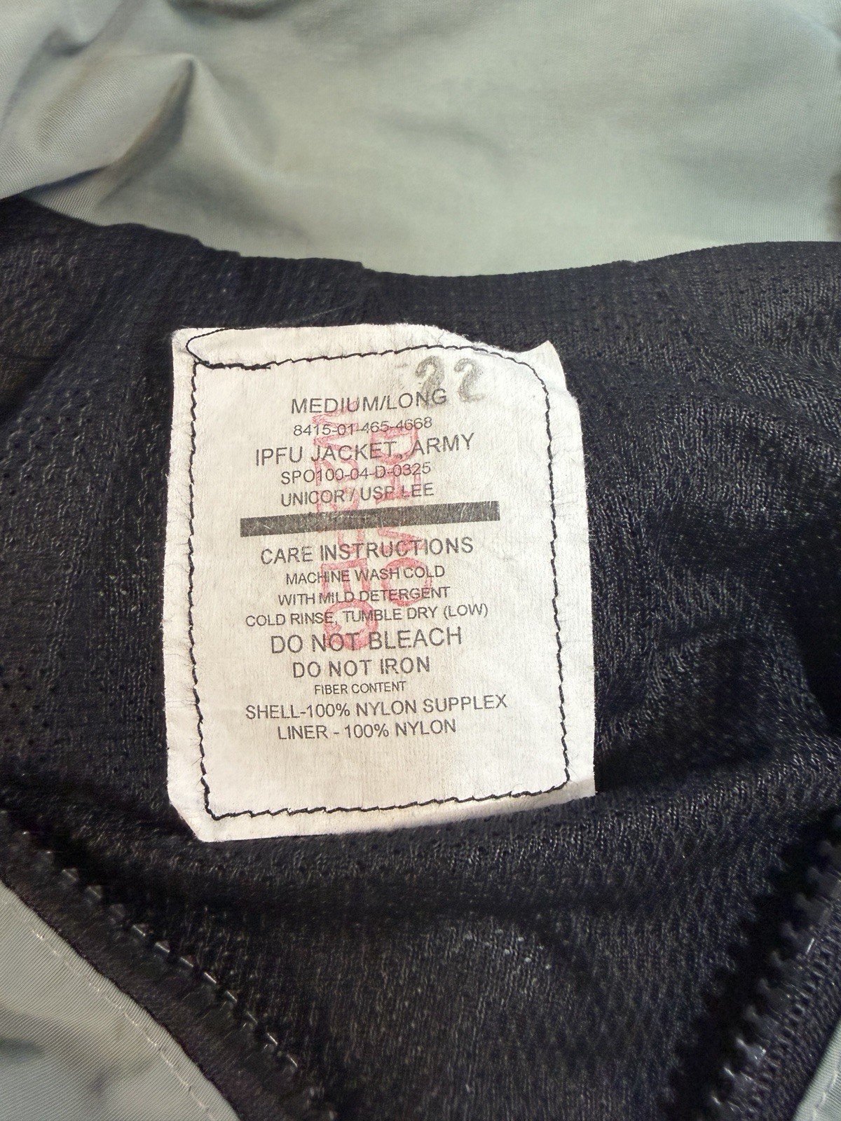 UNICOR U.S. Army IPFU PT Jacket Gray/Black Medium/Long Original Militaria - second product detail image
