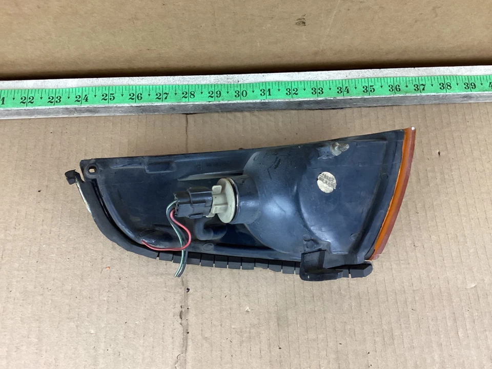 Luz intermitente esquina lado pasajero delantero derecho Ford Escort 1991-1992 OEM Foto 3 de 4