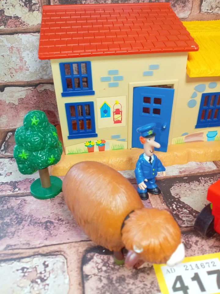 Rare Postman Pat Farm House Barn Farmer Alf Thompson, Tractor & Daisy Cow Y417 - Image 3 of 4