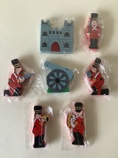 NEW - The Toy Workshop 7 Piece Wooden Soldiers Fort & Cannon Gift Bag